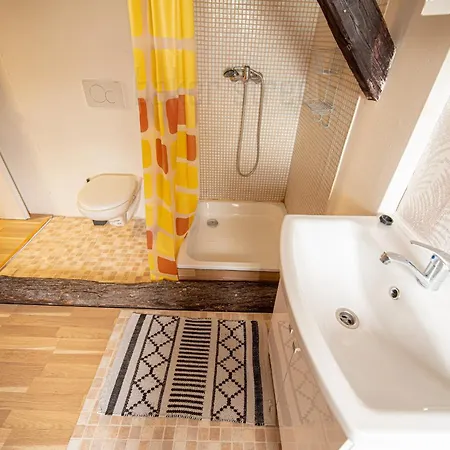 Διαμέρισμα Attic 3 Bedrooms With 2 Bathrooms *