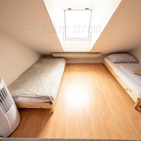 Attic 3 Bedrooms With 2 Bathrooms Prag