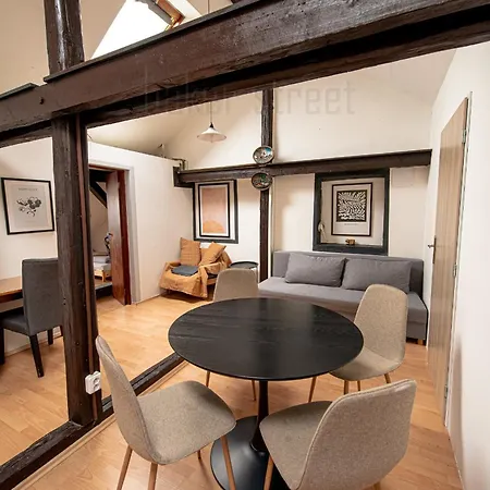 Attic 3 Bedrooms With 2 Bathrooms Prag