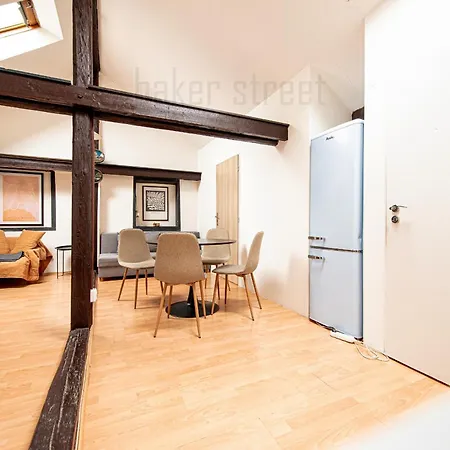 شقة Attic 3 Bedrooms With 2 Bathrooms *