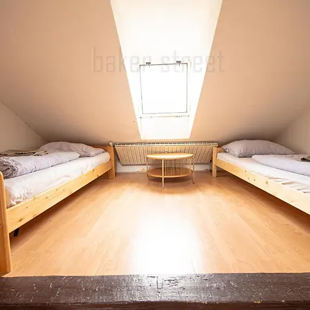 Attic 3 Bedrooms With 2 Bathrooms شقة