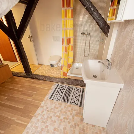Attic 3 Bedrooms With 2 Bathrooms Apartment