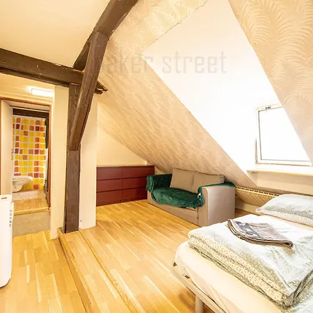 Apartment Attic 3 Bedrooms With 2 Bathrooms *