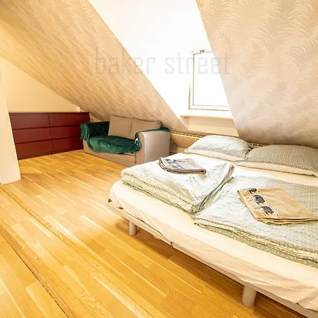 Attic 3 Bedrooms With 2 Bathrooms
