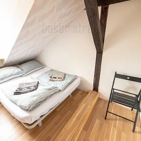 Apartment Attic 3 Bedrooms With 2 Bathrooms