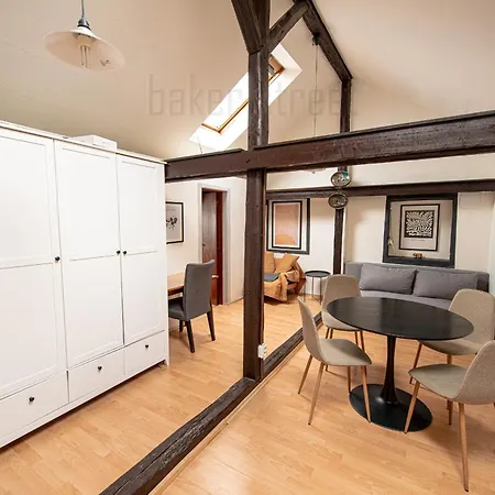 Attic 3 Bedrooms With 2 Bathrooms Apartment Prague
