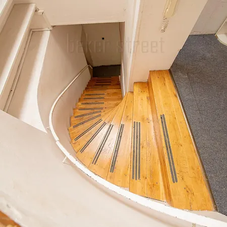 Attic 3 Bedrooms With 2 Bathrooms Apartment Prague