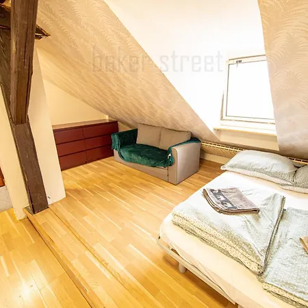 Apartment Attic 3 Bedrooms With 2 Bathrooms *